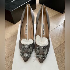 Manolo Blahnik Hangisi silk heels